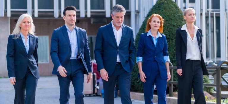 5 Politiker beim Aufnehmen