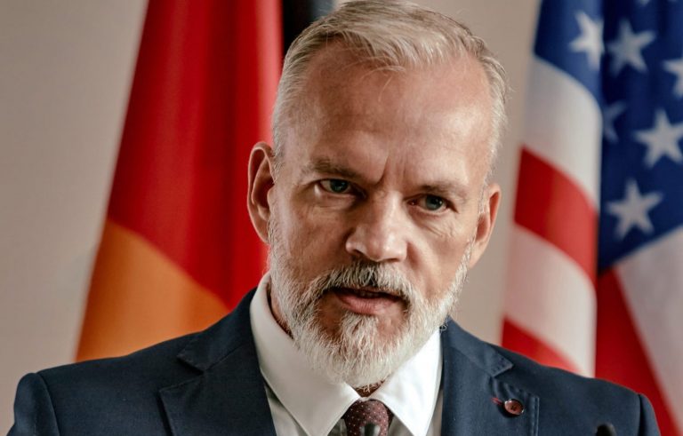 Grafik von guter politiker hält rede